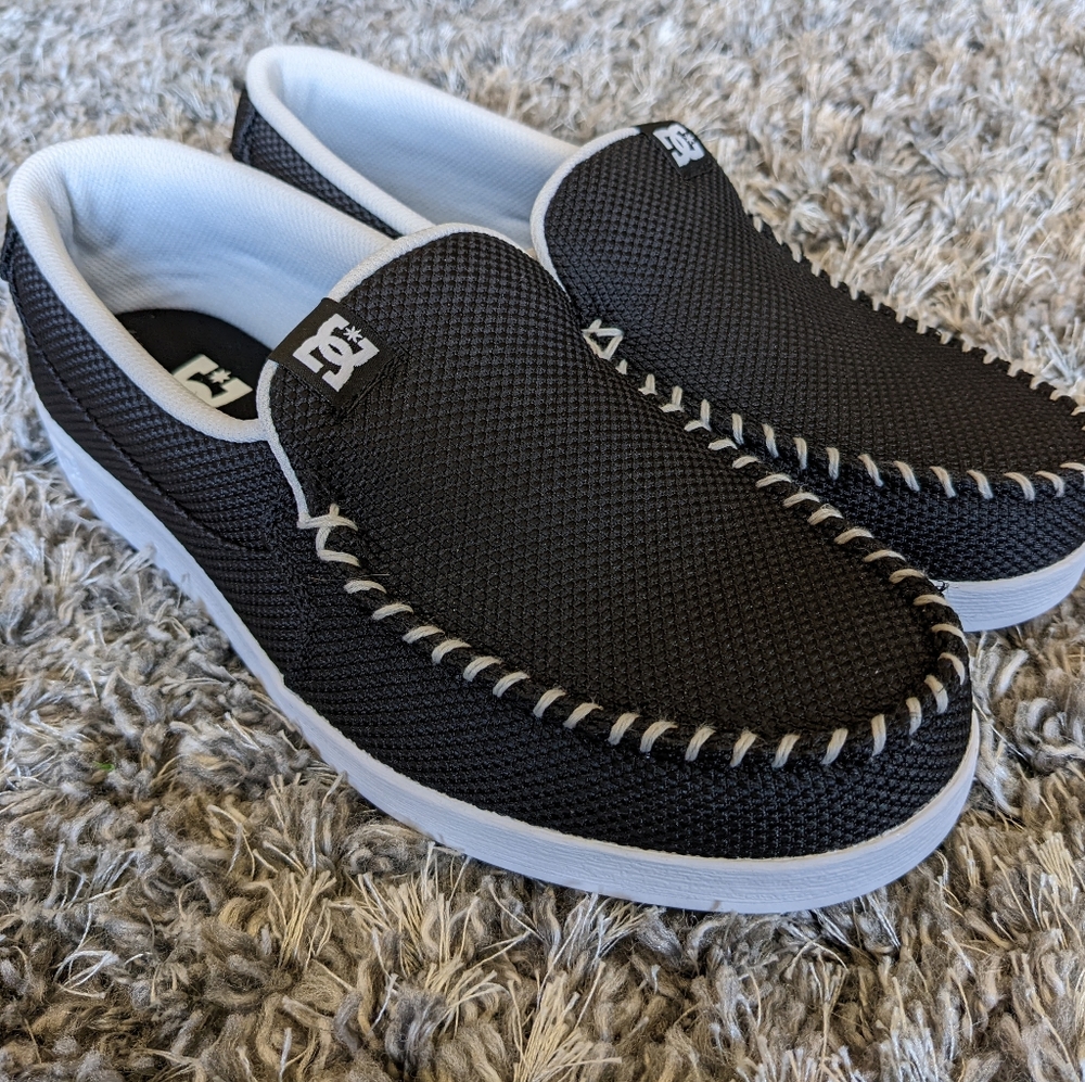 NWT Black DC Villain TX SE Size 10 Men's